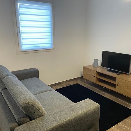 Studio Bien Situe & Tout Equipe Dans Une Maison Scionzier Esterno foto