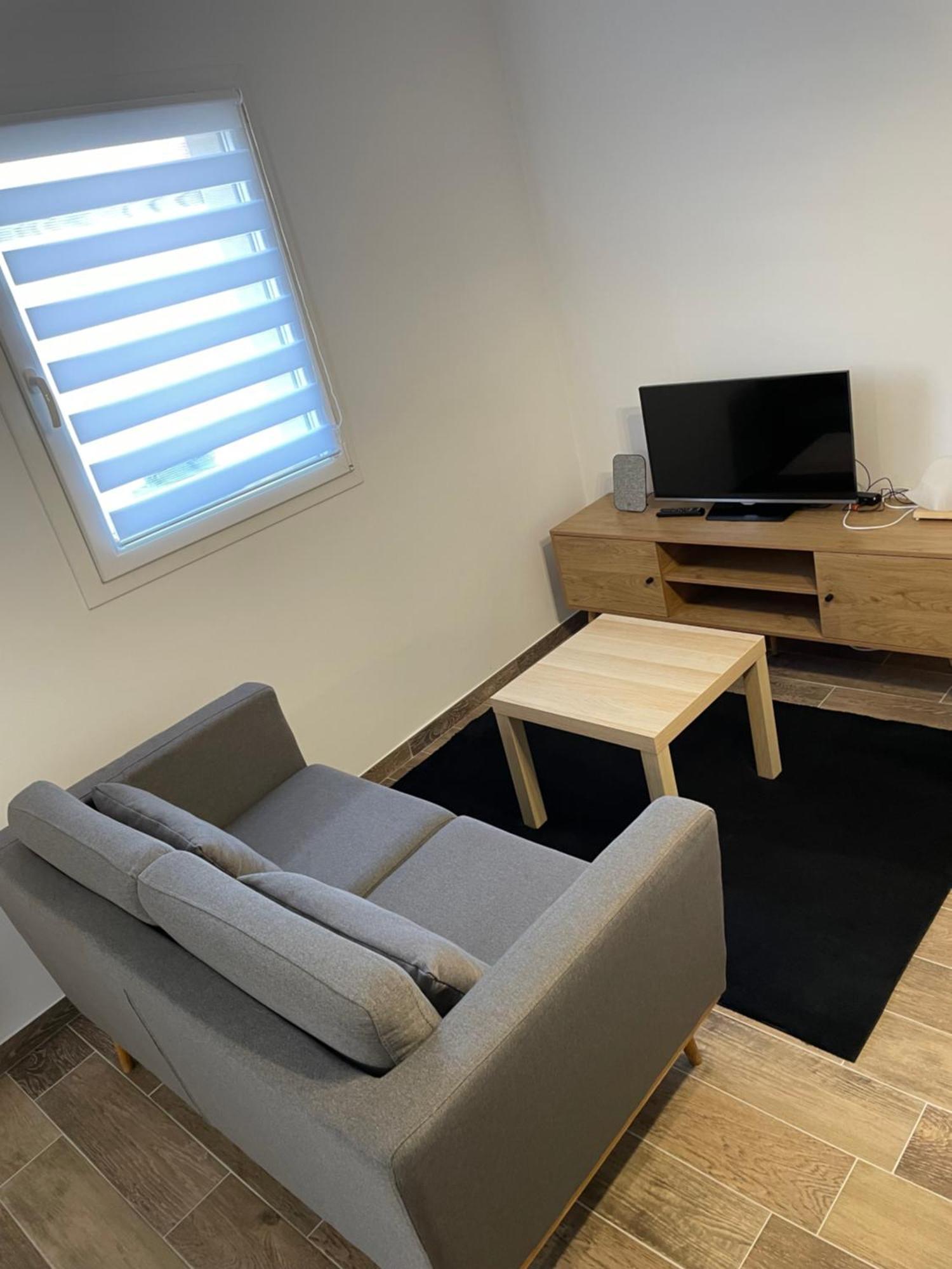 Studio Bien Situe & Tout Equipe Dans Une Maison Scionzier Esterno foto